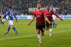 爱游戏APP-沙尔克客场不敌对手，遗憾失利收场的简单介绍