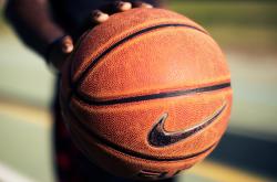 AYX体育赛事-从吉林到明尼苏达，跨越太平洋的篮球意志—当团队荣耀照亮个人巅峰之夜