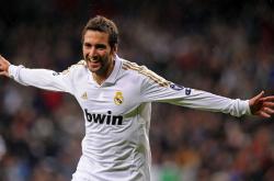 爱游戏APP-绿茵场上的双重奏，苏亚雷斯里程碑之夜，伊拉克补时绝杀书写亚洲新篇