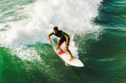 爱游戏在线-当篮球巨星照亮足球之夜，东契奇满分表现与德甲争冠的奇妙共鸣