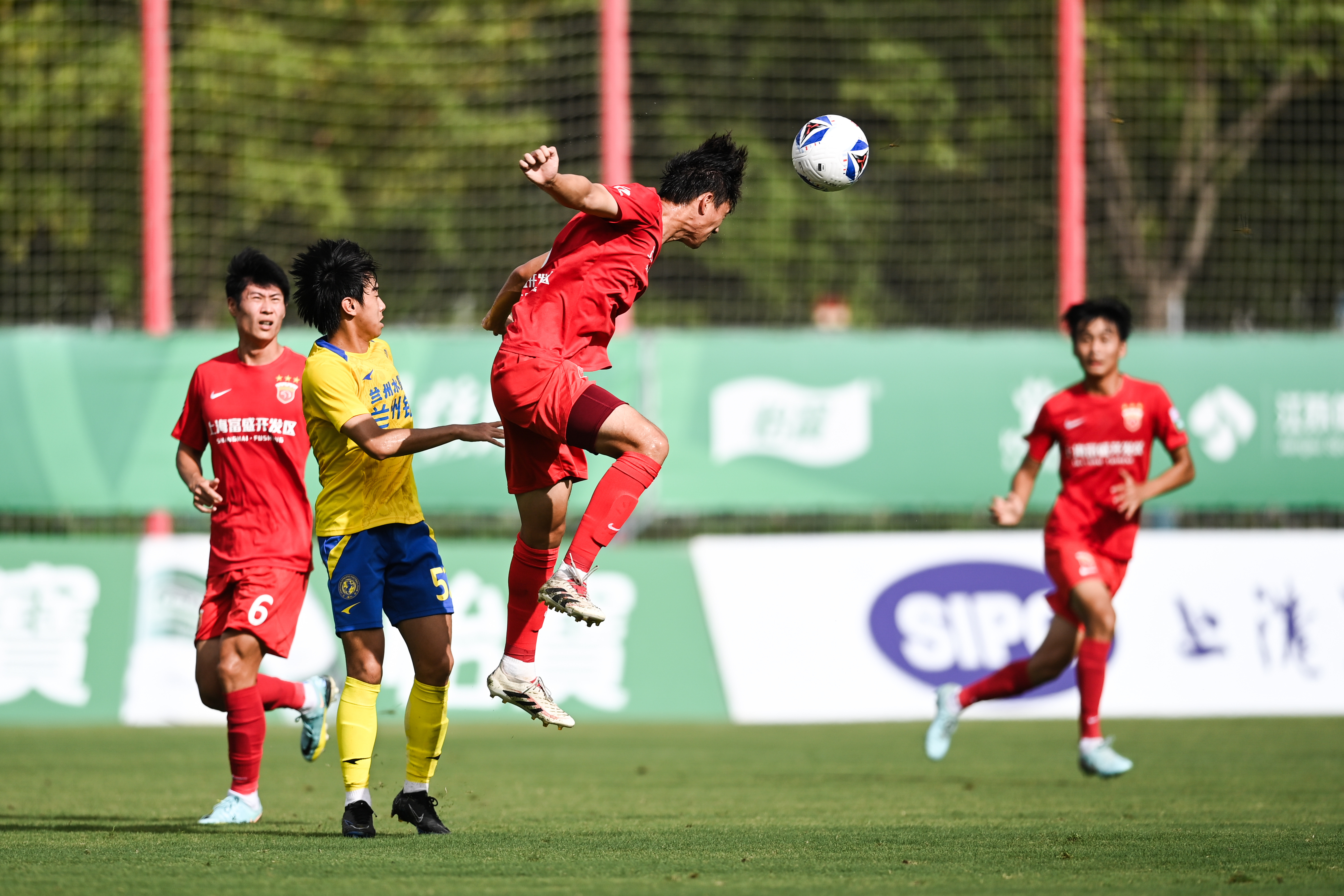 包含冠军争夺战悄然升温，角逐激发球迷热情的词条