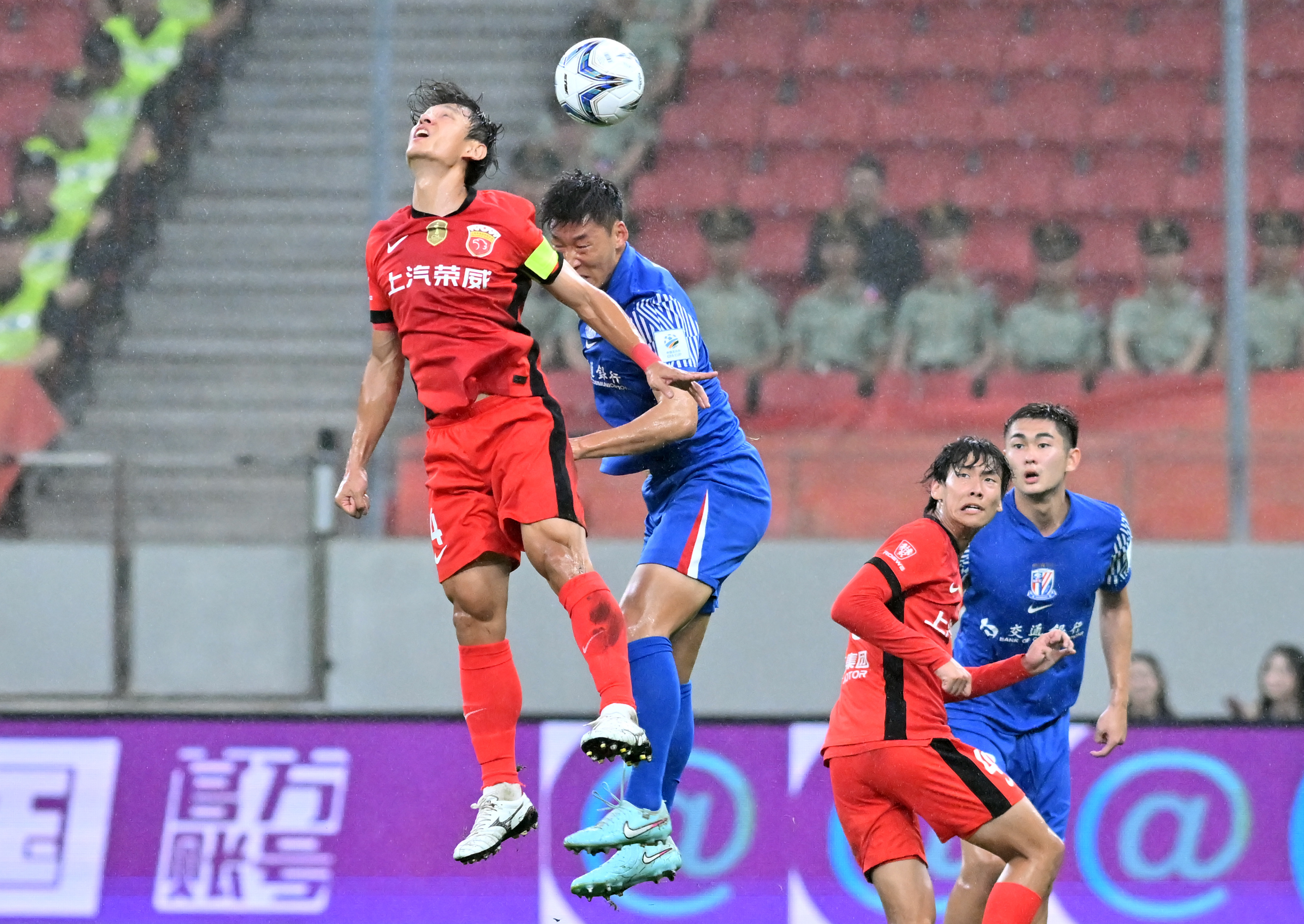 上海申花客场险胜天津天海，全取三分的简单介绍