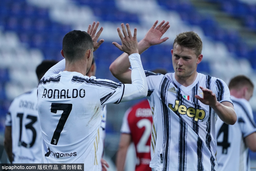 卡利亚里客场大捷,取得环绕 卡利亚里客场大捷,取得环绕