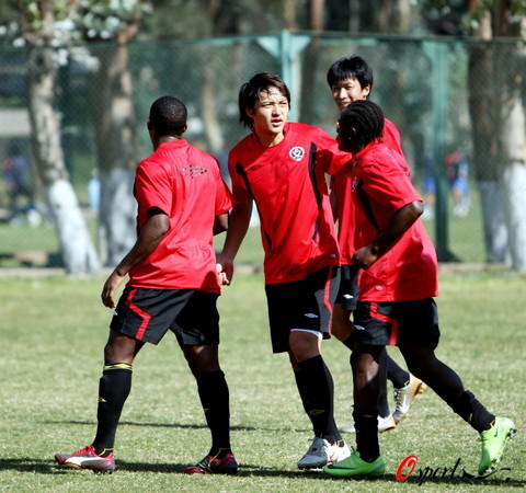 关于成都谢菲联在河南建业客场战平对手的信息