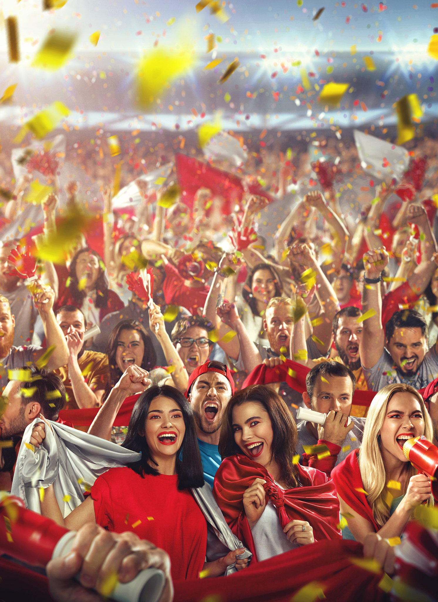 比赛现场气氛火爆,球迷热情加油 比赛现场气氛火爆,球迷热情加油