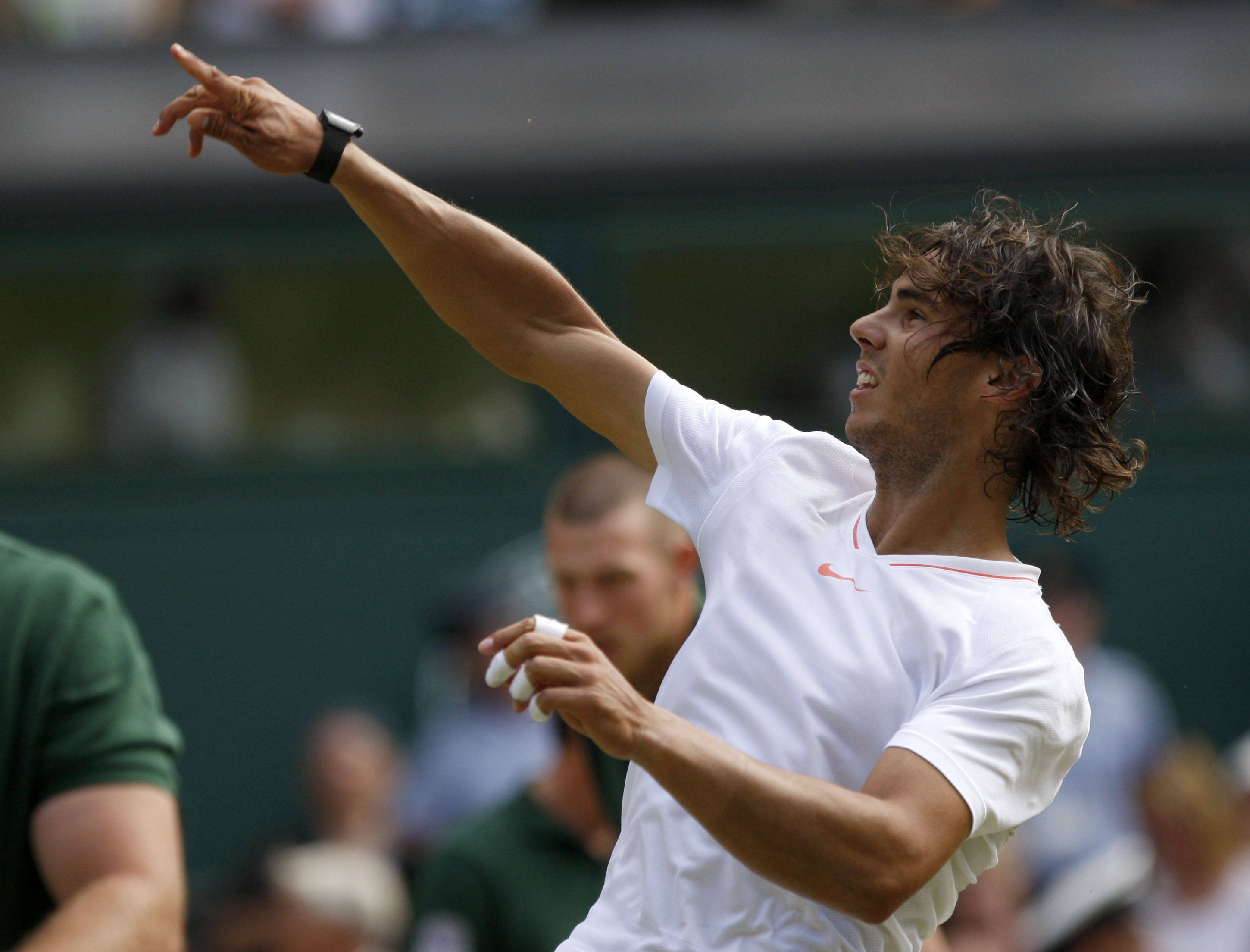 关于世界网球队轻取西班牙网球队，纳达尔完成帽子戏法的信息