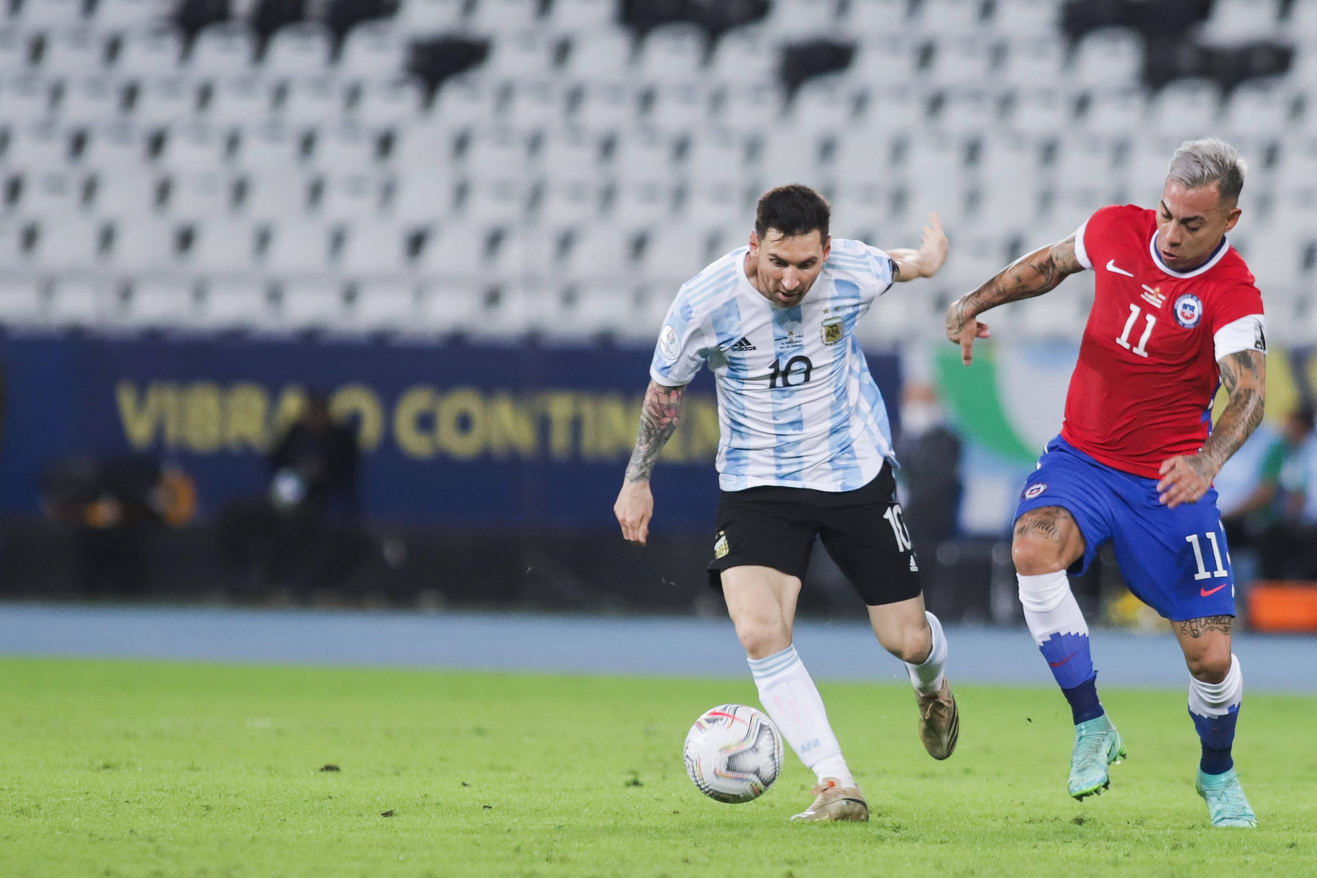 阿根廷选手在足球比赛中展现实力