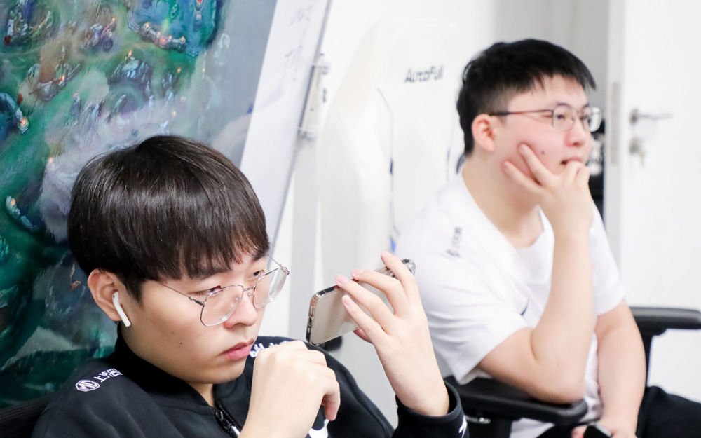 关于LGD险胜SHR，Crisp完成帽子戏法的信息