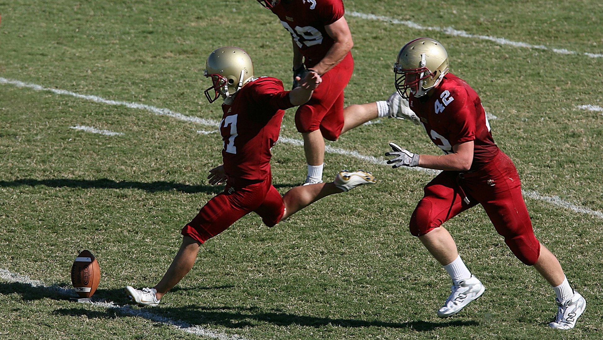 赛道与球场，双线战场上的突破与征服